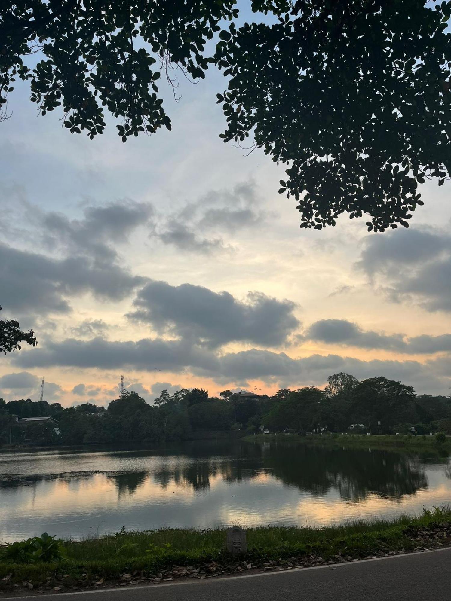 Thalangama Lakeview Lodge Battaramulla Kültér fotó