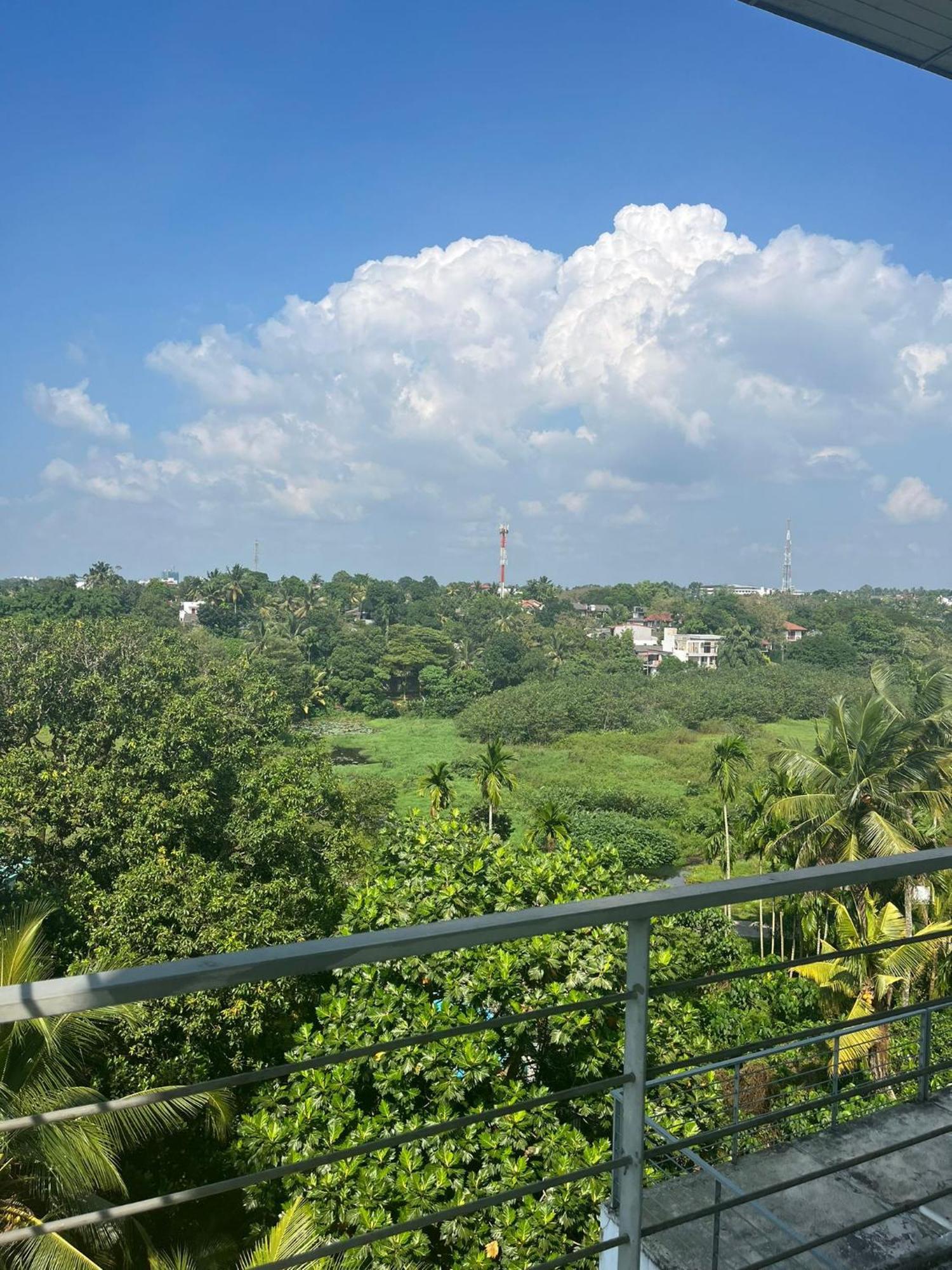 Thalangama Lakeview Lodge Battaramulla Kültér fotó