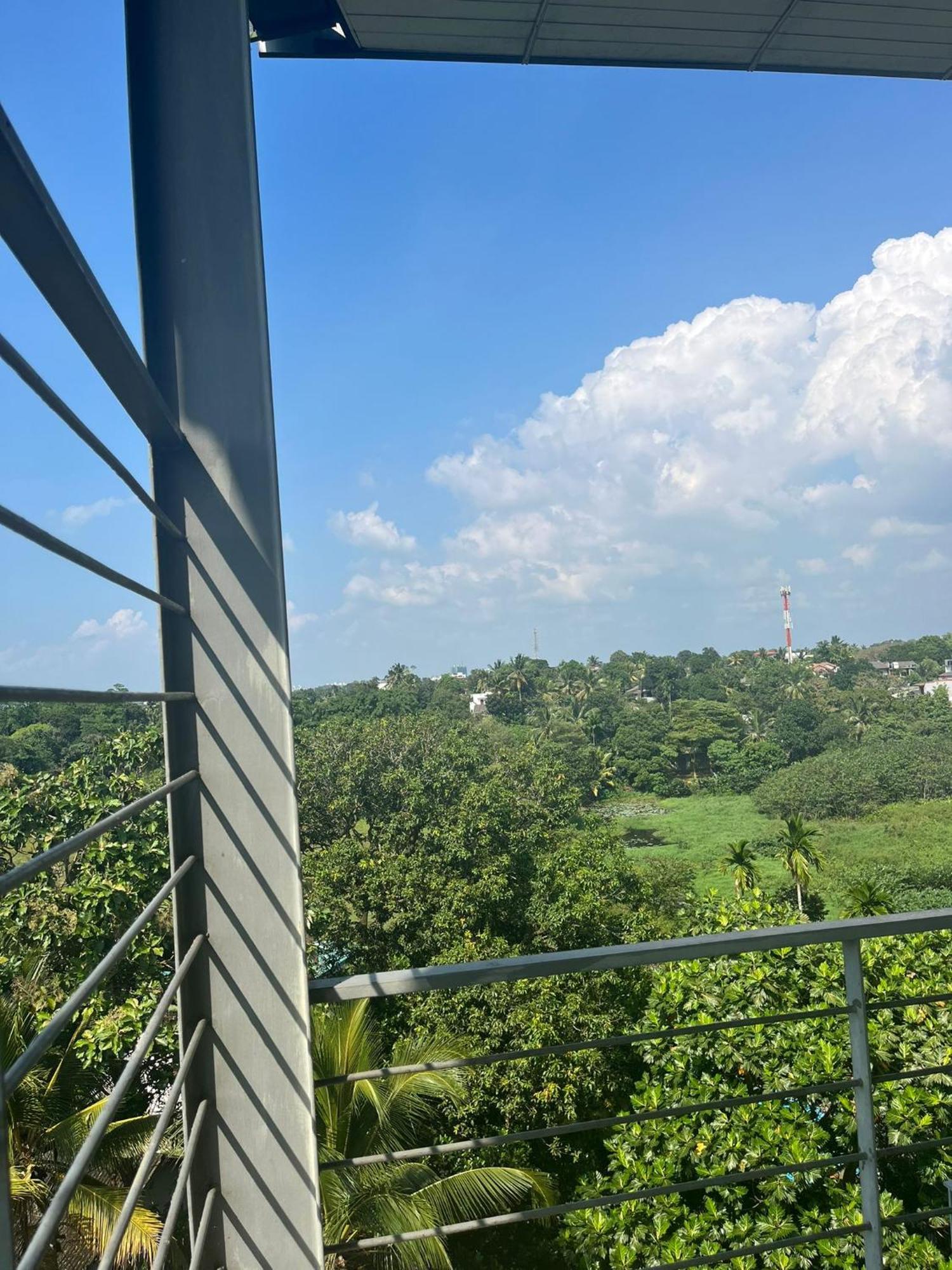 Thalangama Lakeview Lodge Battaramulla Kültér fotó