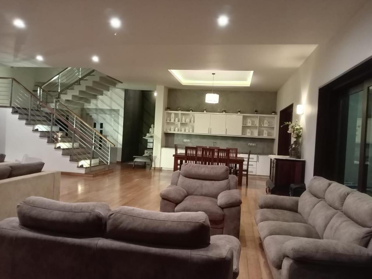 Thalangama Lakeview Lodge Battaramulla Kültér fotó